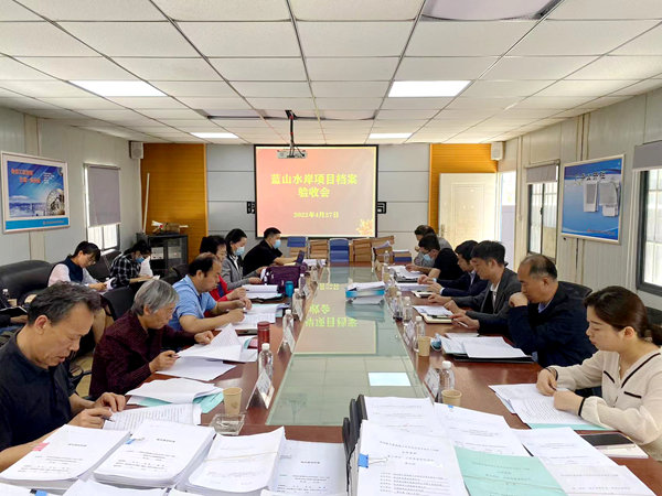 陜煤集團專家組一行對大秦置業公司藍山水岸項目檔案進行驗收指導