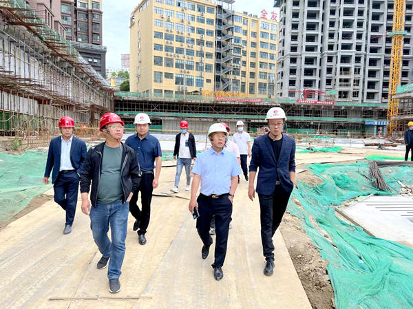 建設(shè)集團(tuán)大秦置業(yè)公司領(lǐng)導(dǎo)班子深入龍灣水境項(xiàng)目開展專題調(diào)研