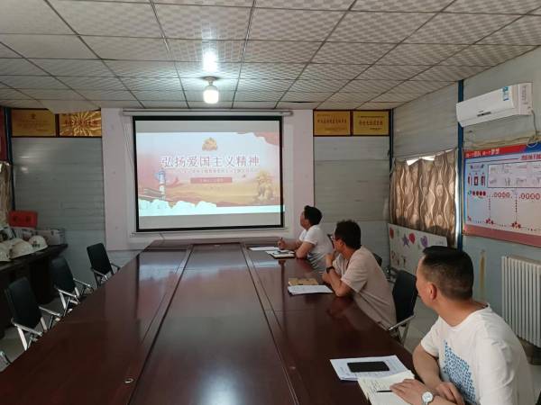 陜煤建設(shè)澄合分公司第十二項(xiàng)目部開展弘揚(yáng)愛國主義精神主題黨日活動