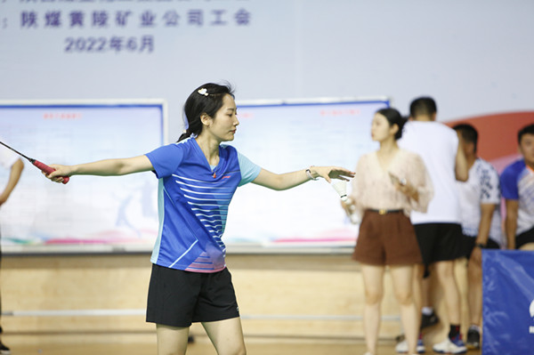 陜煤建設(shè)在“黃陵礦業(yè)杯”職工羽毛球比賽中獲取多項榮譽