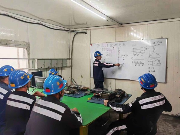 陜煤建設洗選煤運營公司紅柳林洗煤廠項目部:機電綜合實訓室成為員工技能“充電站”