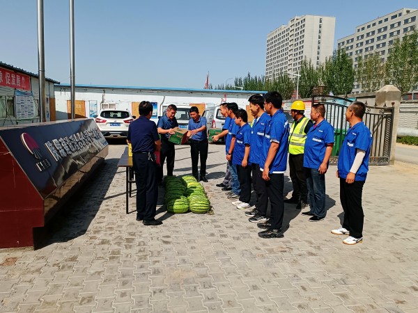 陜煤建設(shè)澄合分公司夏季送清涼進(jìn)陜北片區(qū)施工現(xiàn)場(chǎng)