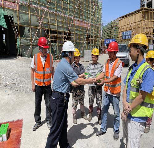 陜煤建設西北分公司開展“高溫慰問送清涼,情系基層暖人心”活動