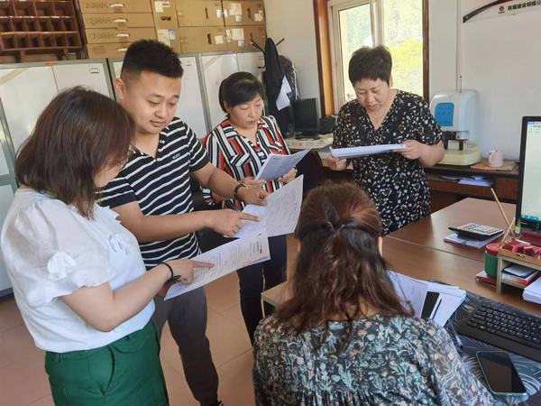 陜煤建設銅煤公司組織開展“依法興企、你我共行”主題宣傳活動