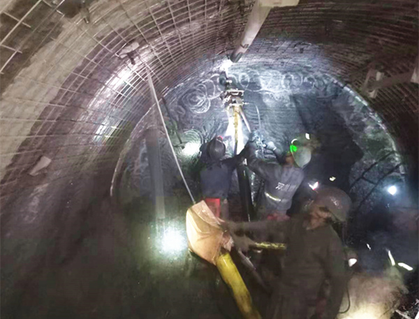 陜煤建設礦建三公司雙龍項目部109回風順槽精準貫通