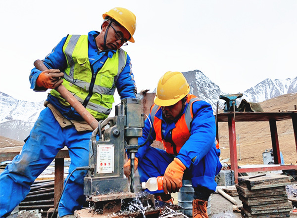 陜煤建設礦建三公司：確認過腳步，你們就是雪域高原上的“掘進鐵軍”