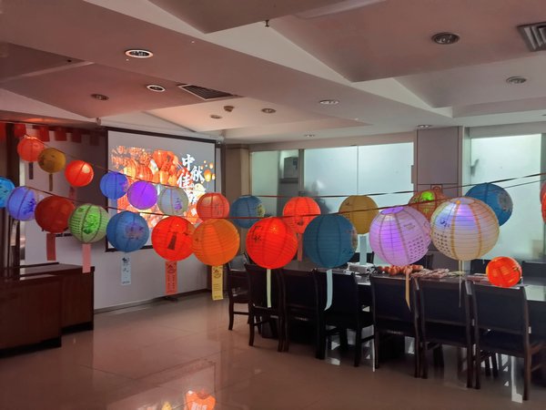 又是花好月圓日，共度人間好時節