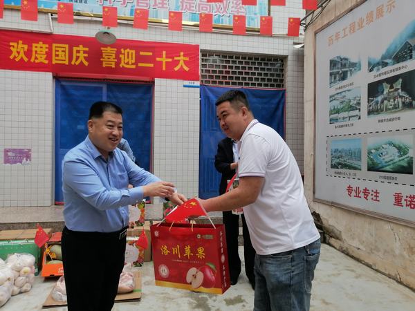 王寧一行國慶假期慰問一線員工