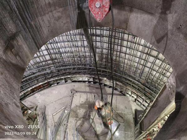 陜煤建設礦建二公司圓滿完成胡家河二號進風立井凍結段套壁施工任務