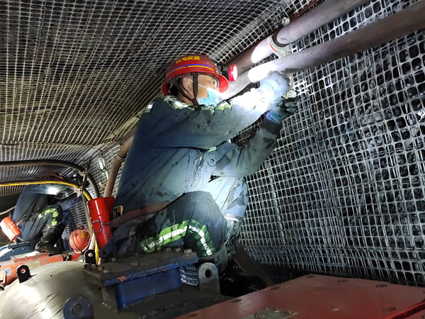 為堅守崗位的機電安裝人點贊！