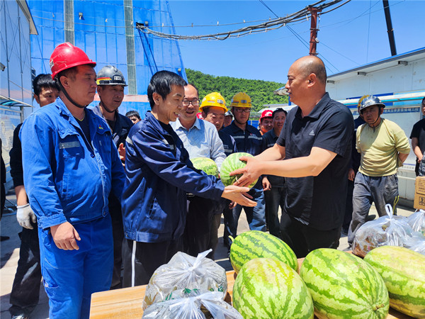 盛夏送清涼，致敬高溫下堅守的陜煤建設者