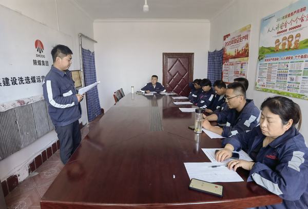 陜煤建設洗選煤運營公司第七項目部：拒三違遵章保安全，寄思念家書報平安