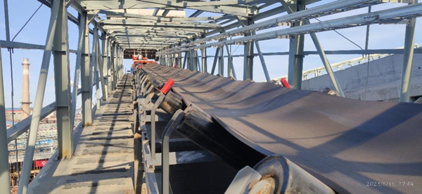 陜煤建設(shè)漢中分公司龍鋼機(jī)械化綜合一次料場項目帶式輸送機(jī)試運轉(zhuǎn)圓滿完成