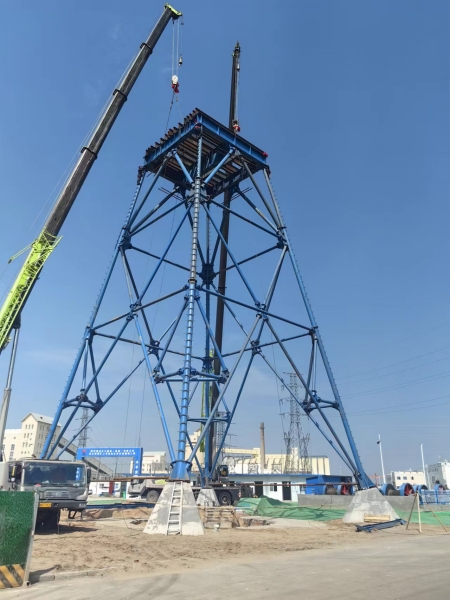 陜煤建設礦建三公司袁大灘礦二號回風立井井架順利起立