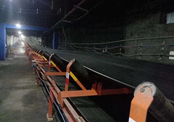 陜煤建設機電安裝公司神府項目部順槽膠帶機順利試運轉