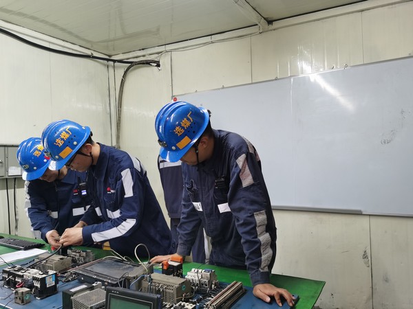 陜煤建設(shè)洗選煤運(yùn)營(yíng)公司紅柳林洗煤廠項(xiàng)目部: “實(shí)、細(xì)、深”重磅出擊 打好發(fā)展根基“攻堅(jiān)戰(zhàn)”