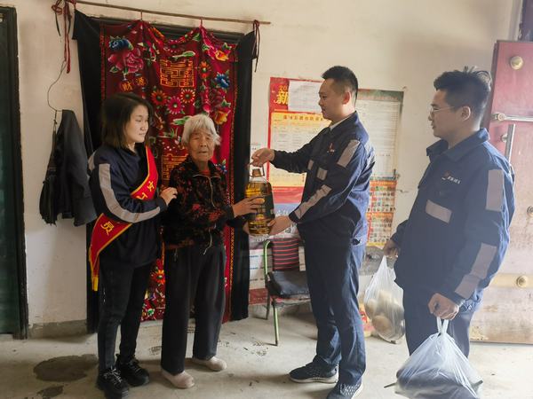 陜煤建設洗選煤運營公司神渭蒲城運營項目部 愛滿重陽節 孝老暖人心