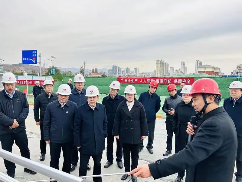 陜煤集團黨委副書記、董事、總經理趙福堂視察建設集團承建的漢陰縣實驗中學項目