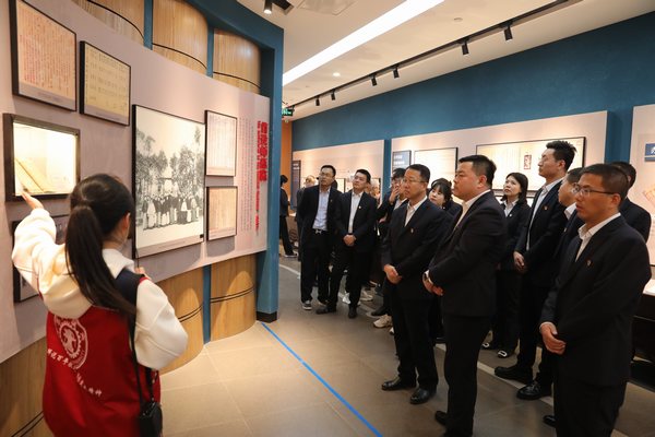 陜煤建設路橋分公司開展“弘揚愛國奮斗精神 建功立業新時代”主題黨日活動