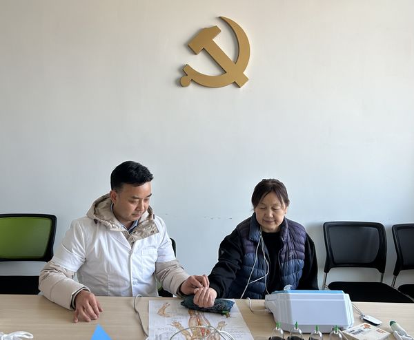 陜煤建設天工公司：關(guān)愛員工“零距離” 中醫(yī)義診暖人心