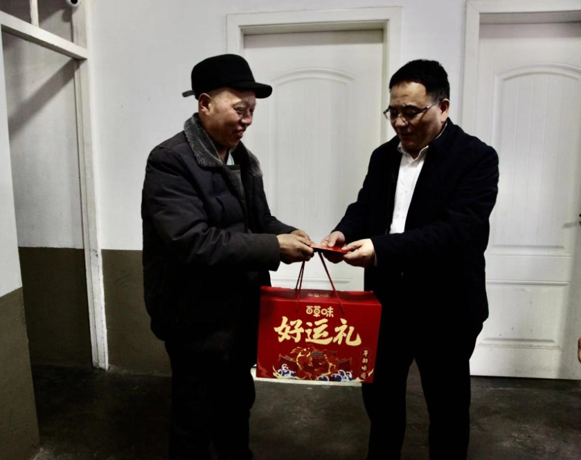 陜煤建設領導節前赴鄉村振興幫扶定點村開展走訪慰問活動