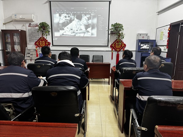 陜煤建設(shè)洗選煤運營公司澄合山陽運營項目部：學(xué)習(xí)雷鋒精神，譜寫時代之光