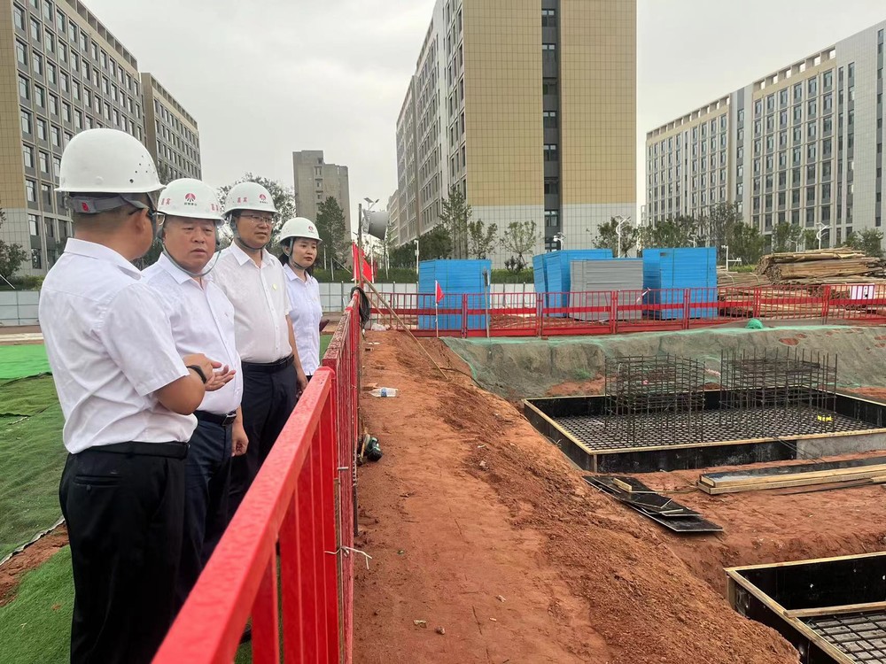 趙敬凱在內蒙古項目調研