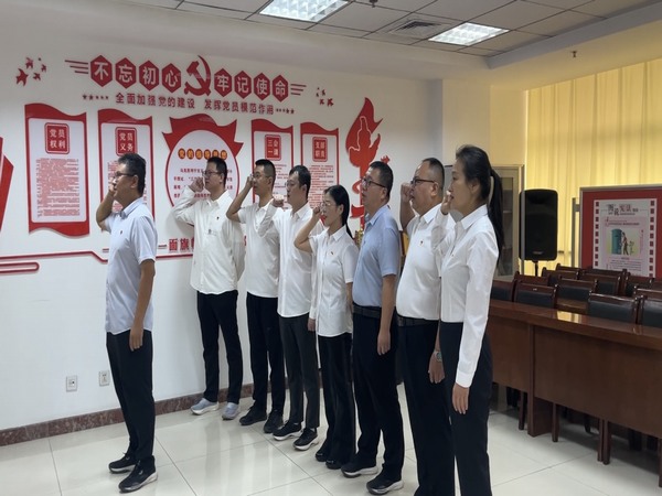 陜煤建設(shè)煤礦運(yùn)營(yíng)服務(wù)分公司機(jī)關(guān)黨支部：開展“重溫誓詞  銘記初心”主題黨日活動(dòng)