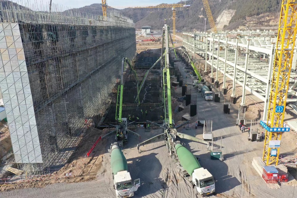 陜煤建設黃陵電廠項目部：三臺汽車泵，25小時，2830立方米混凝土順利完成澆筑