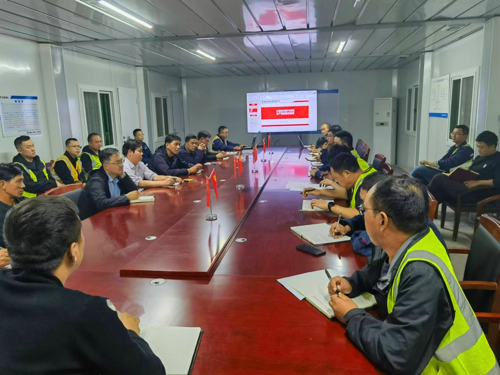 陜煤建設銅煤公司順利完成輸煤棧橋吊裝作業