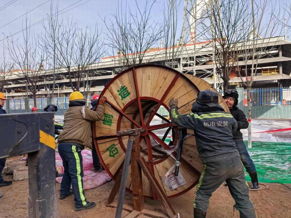 陜煤建設(shè)機電安裝公司涼水井項目部提前3天順利完成高壓電纜敷設(shè)任務(wù)