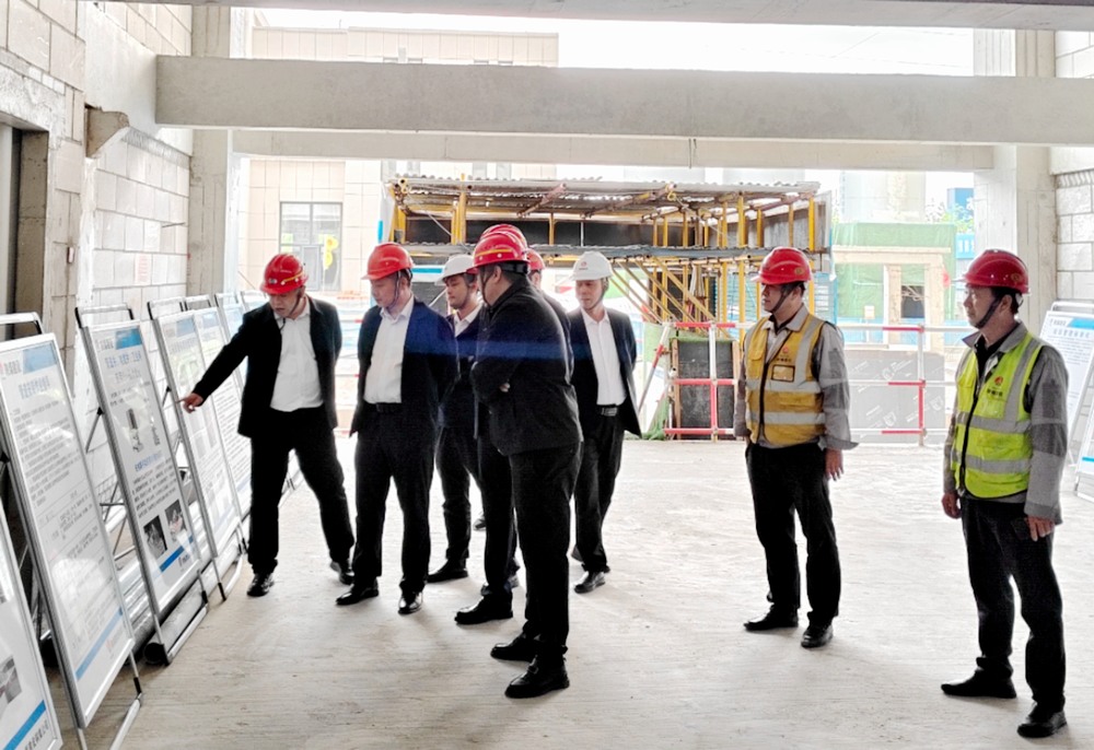 陜煤集團基本建設(shè)部高級主任師楊景輝一行深入陜煤建設(shè)銅煤公司承建的檸條塔新建3#、4#員工公寓樓項目檢查指導工作