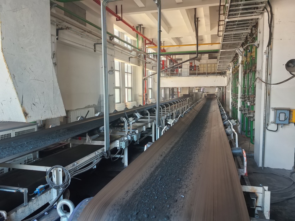 陜煤建設韓城分公司安裝四項目部：王峰煤礦選煤廠帶煤試生產成功，以攻堅之勢鑄就精品工程