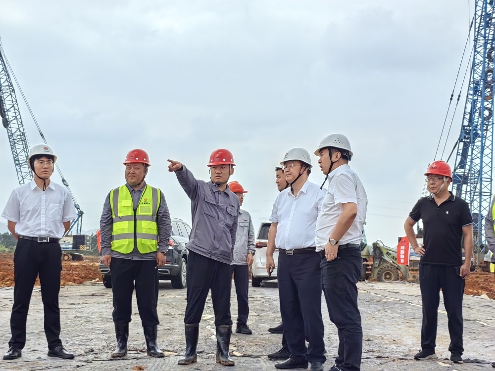 楊勇到陜煤電力上高有限公司2×1000MW清潔煤電擴建項目調研