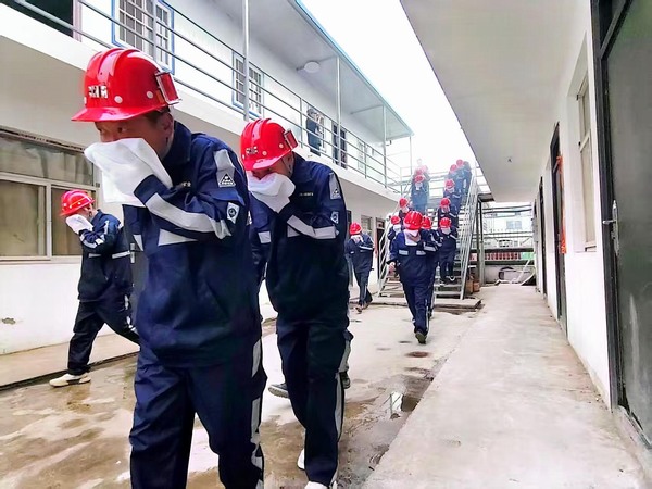 陜煤建設煤礦運營服務分公司：實戰化消防演練 筑牢安全屏障