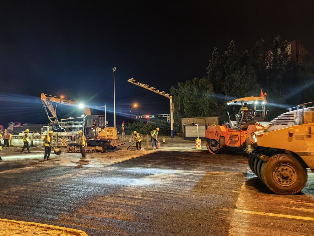 陜煤建設(shè)榆林公司第一項(xiàng)目部：7小時(shí)夜戰(zhàn)搶通校場路  “繡花功夫”顯擔(dān)當(dāng)