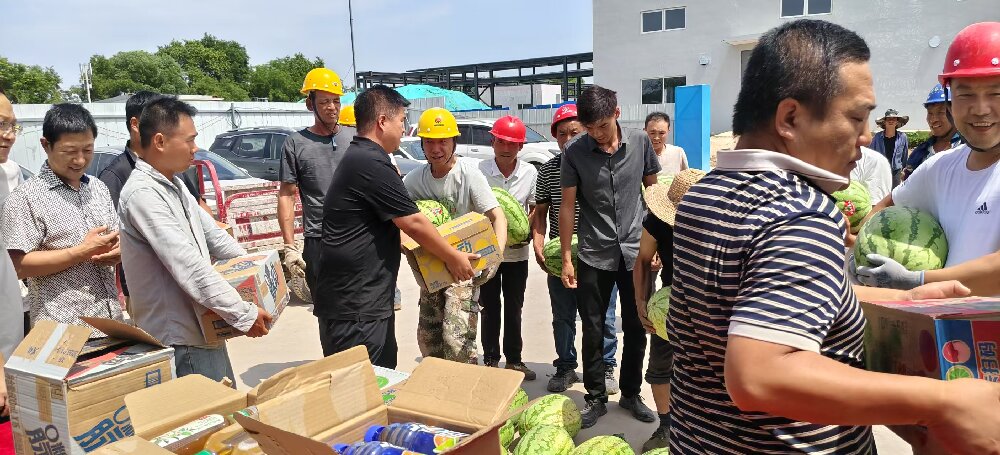 陜西彬長(zhǎng)胡家河礦業(yè)公司深入陜煤建設(shè)渭南分公司第三項(xiàng)目部慰問(wèn)一線員工