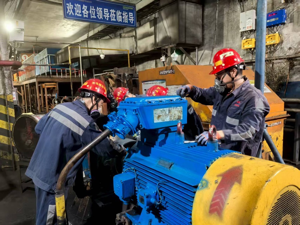 陜煤建設(shè)洗選煤運營公司檸條塔運營項目部：汗水浸透工裝色，高溫檢修護(hù)生產(chǎn)