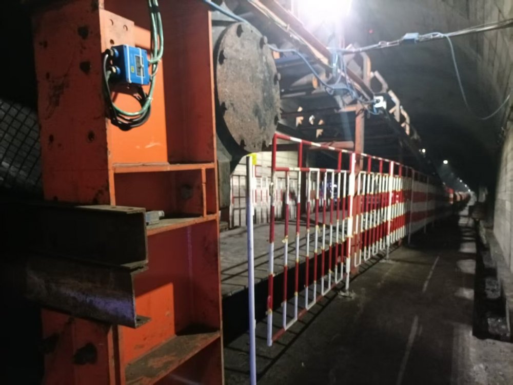 秋實映礦建！陜煤建設(shè)韓城分公司安裝第四項目部 施工的大佛寺礦4煤西部膠帶大巷二部帶式輸送機(jī)延伸設(shè)備安裝工程圓滿通過竣工預(yù)驗收