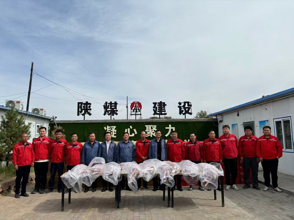 郭家灘礦業(yè)公司總經(jīng)理宋隆蒞臨陜煤建設(shè)礦建二公司郭家灘項目部進(jìn)行“雙節(jié)”前慰問