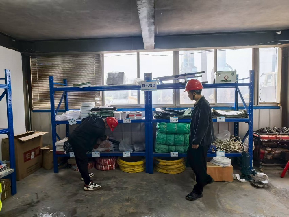 陜煤建設(shè)銅煤公司:“三防”物資專項檢查?筑牢汛期施工安全防線