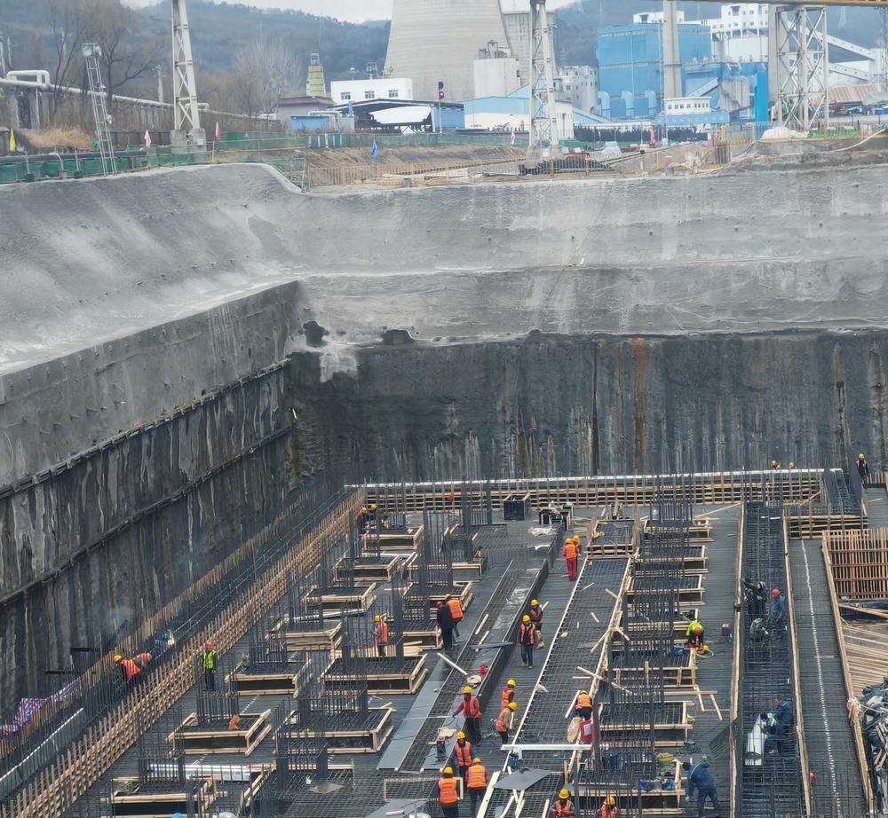 陜煤建設銅煤公司:黃陵店頭電廠二期翻車機工程15天完成千噸鋼筋綁扎為項目建設贏得寶貴時間