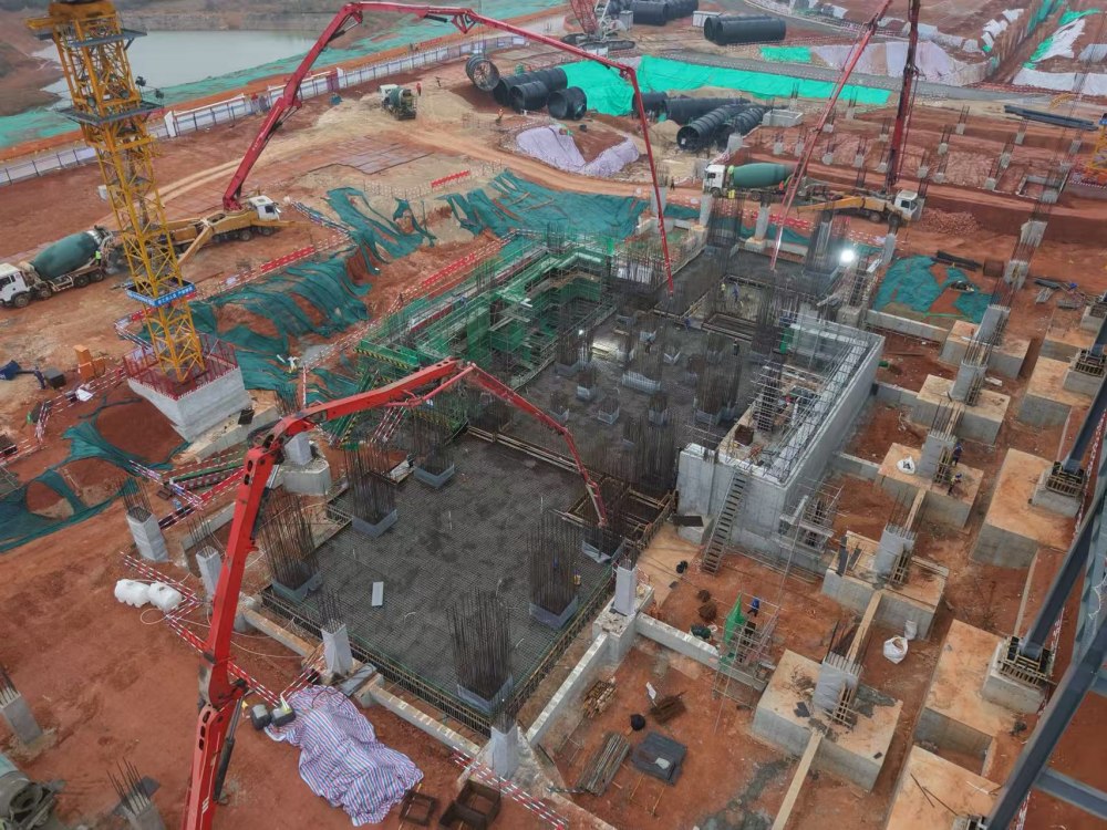 陜煤建設(shè)天工公司：陜煤汨羅電廠2×100萬(wàn)千瓦燃煤發(fā)電工程1號(hào)汽機(jī)房汽機(jī)基座底板混凝土澆筑圓滿(mǎn)完成