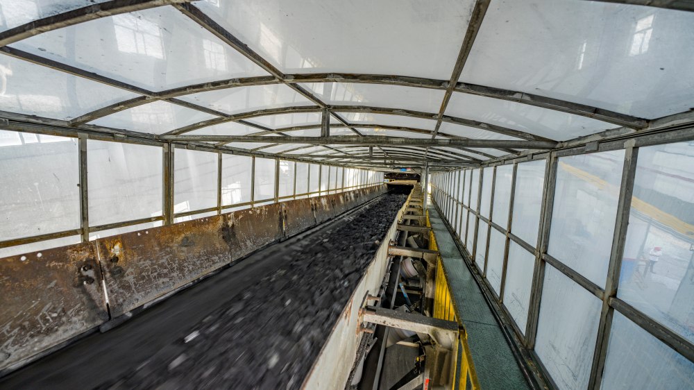 陜煤建設(shè)機電安裝公司小保當(dāng)選煤廠技術(shù)改造項目干煤流系統(tǒng)安裝工程帶煤試運行圓滿成功