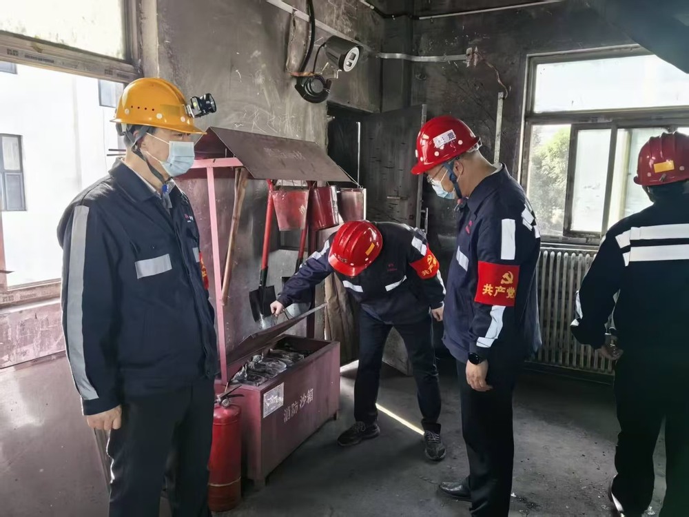 陜煤建設(shè)洗選煤運營公司檸條塔運營項目部黨支部:開展 “黨建引領(lǐng)聚合力,實干擔(dān)當(dāng)促發(fā)展”主題黨日活動